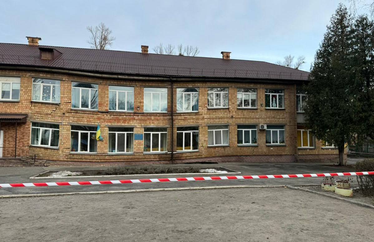 У Києві підрядник привласнив 430 тис. грн на ремонті укриття дитсадка, де після робіт просіла стіна будівлі. Фото