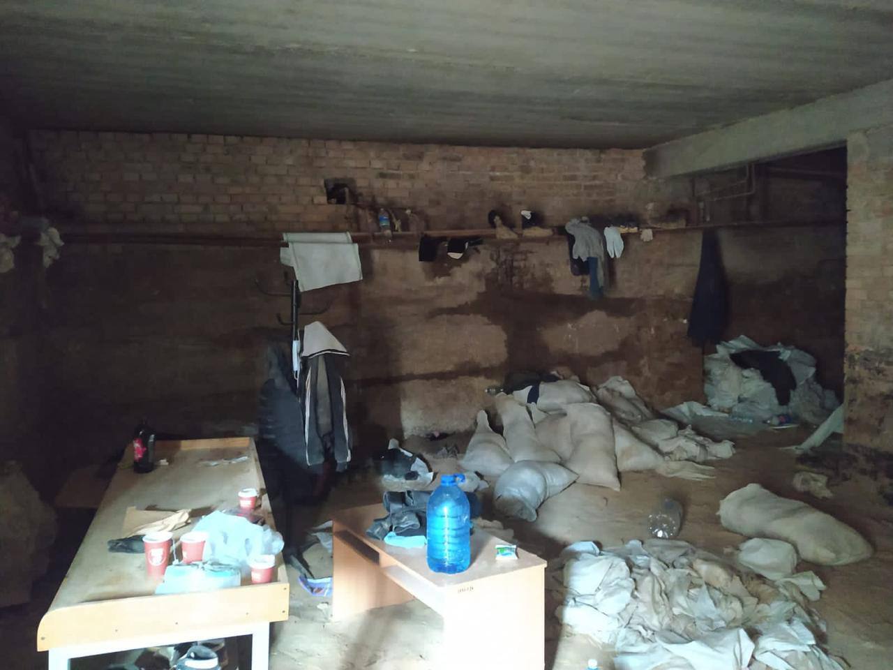 В Киеве подрядчик присвоил 430 тыс. грн на ремонте укрытия детсада, где после работ просела стена здания. Фото