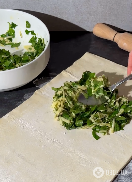 Швидкий листковий пиріг з сиром та шпинатом: ідеально підійде для ситного обіду