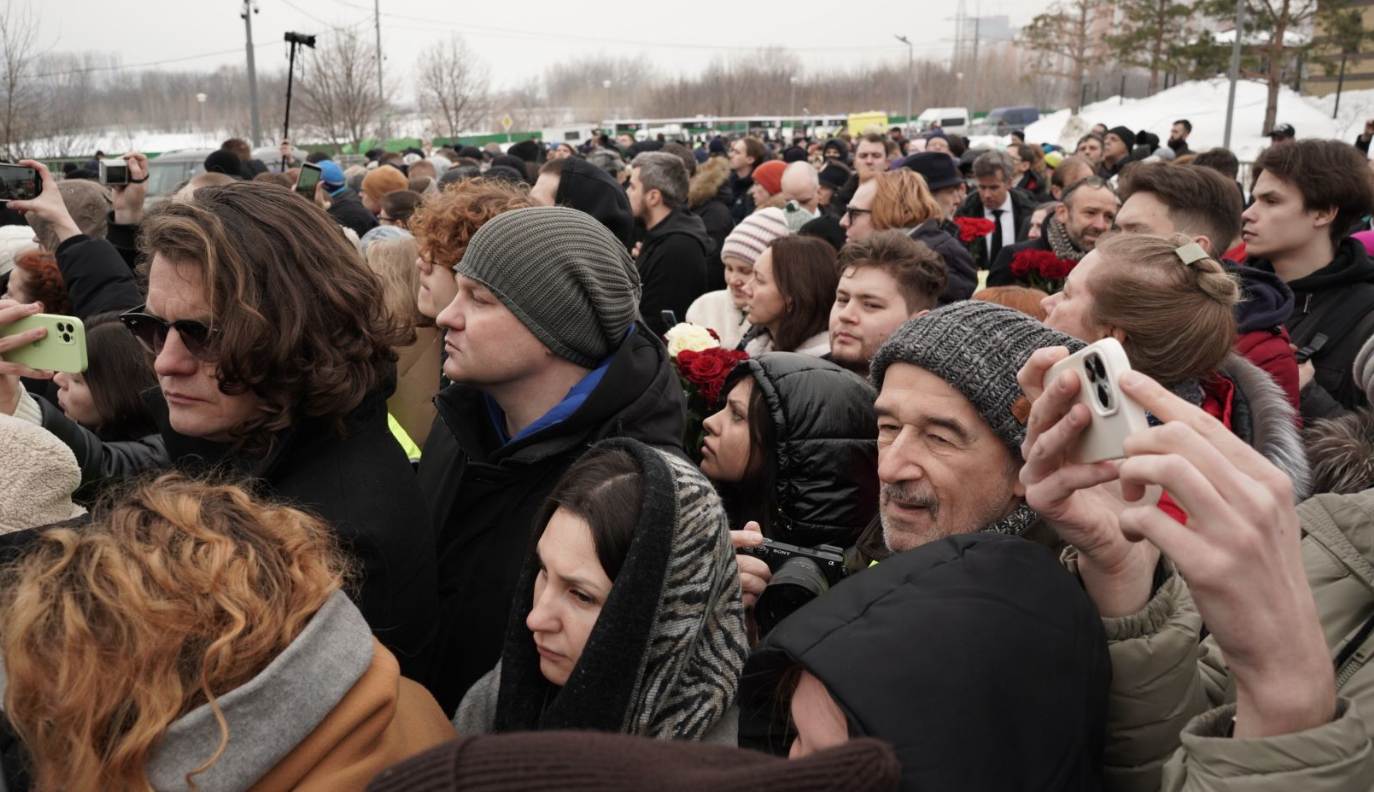По всій Росії на акціях прощання з Навальним затримали трохи більше ніж сотню активістів. Фото