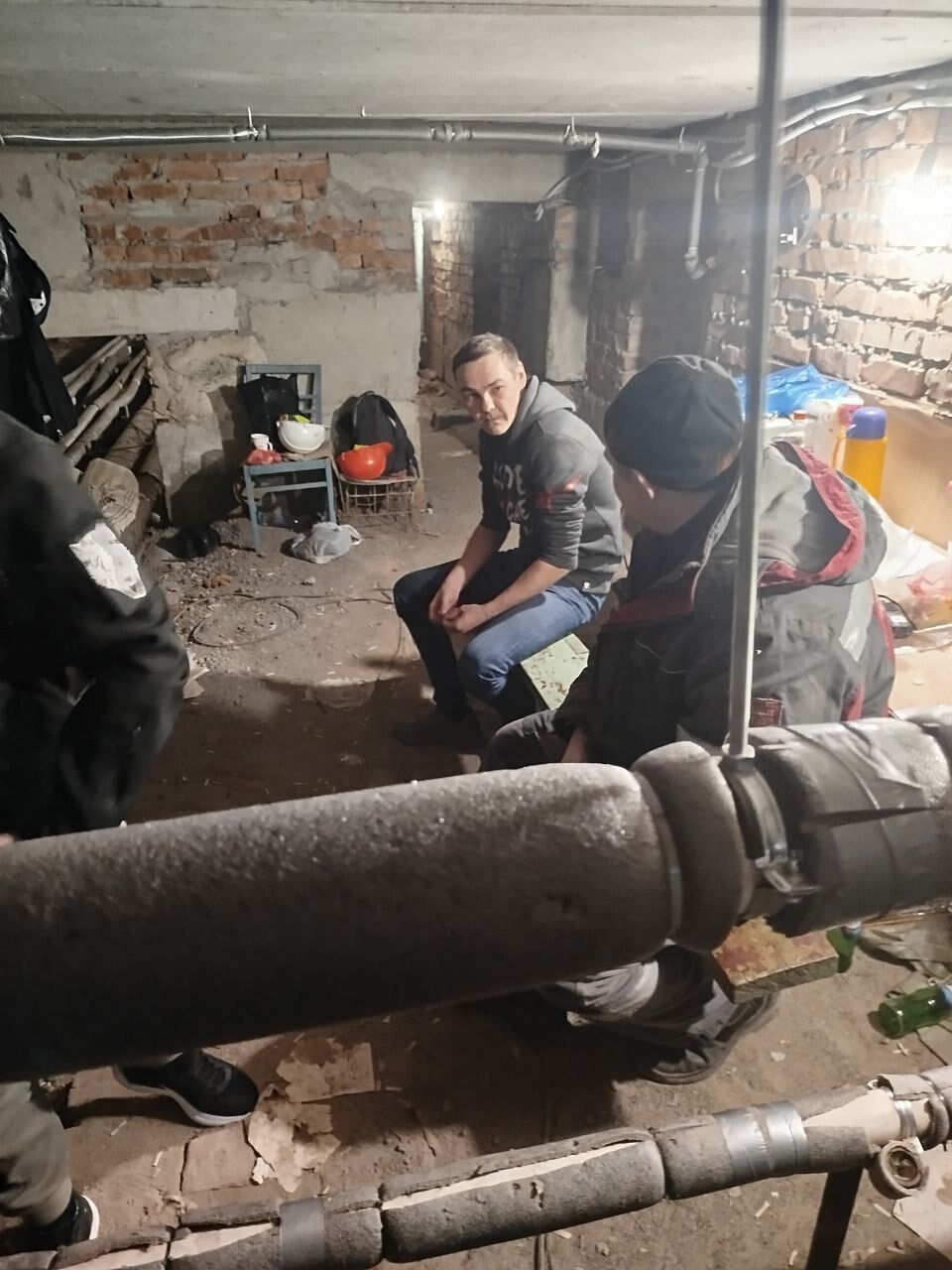 В оккупированном Мариуполе дома "утопают" в канализации: люди жалуются на зловоние и антисанитарию