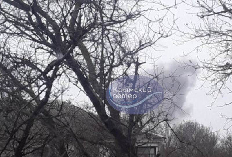 В окупованому Севастополі прогриміла серія вибухів: у центрі міста зникло світло. Фото і відео