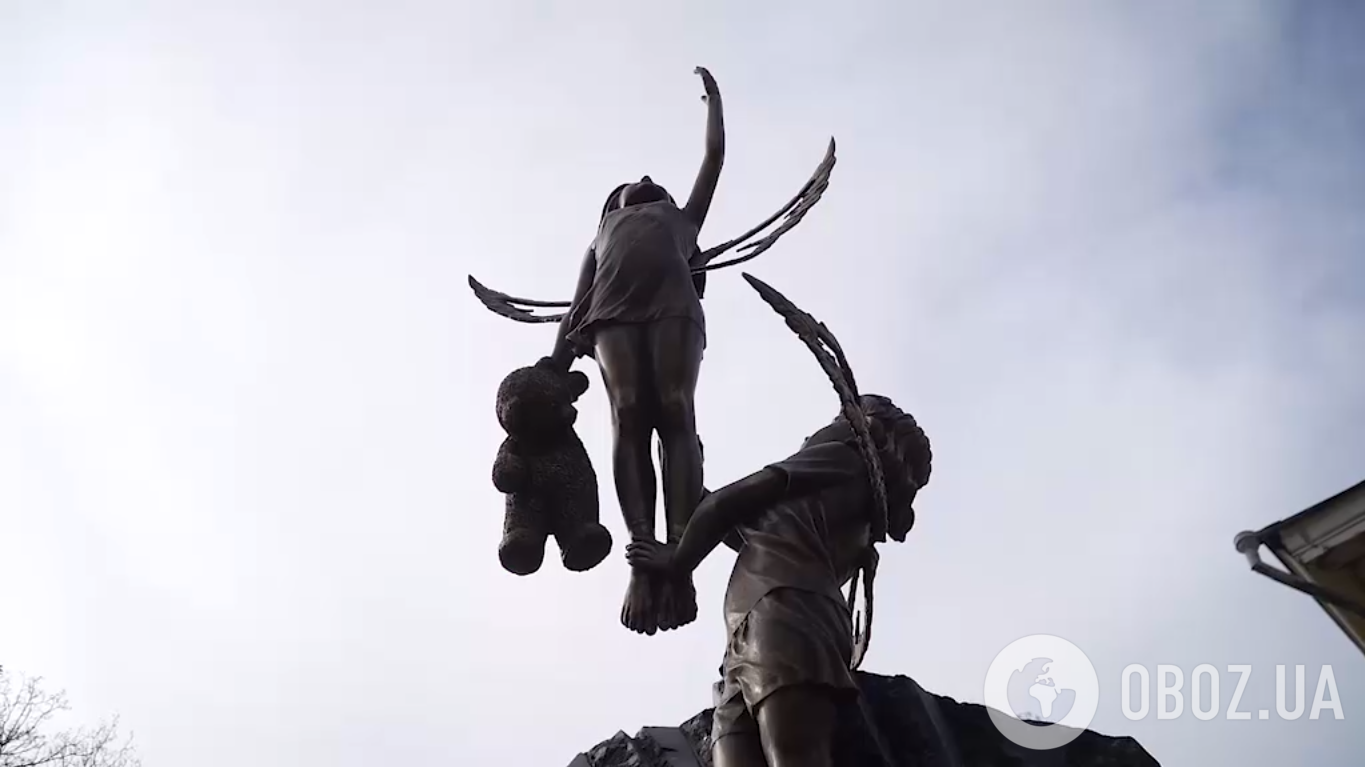 Скульптура, посвященная погибшим украинским детям