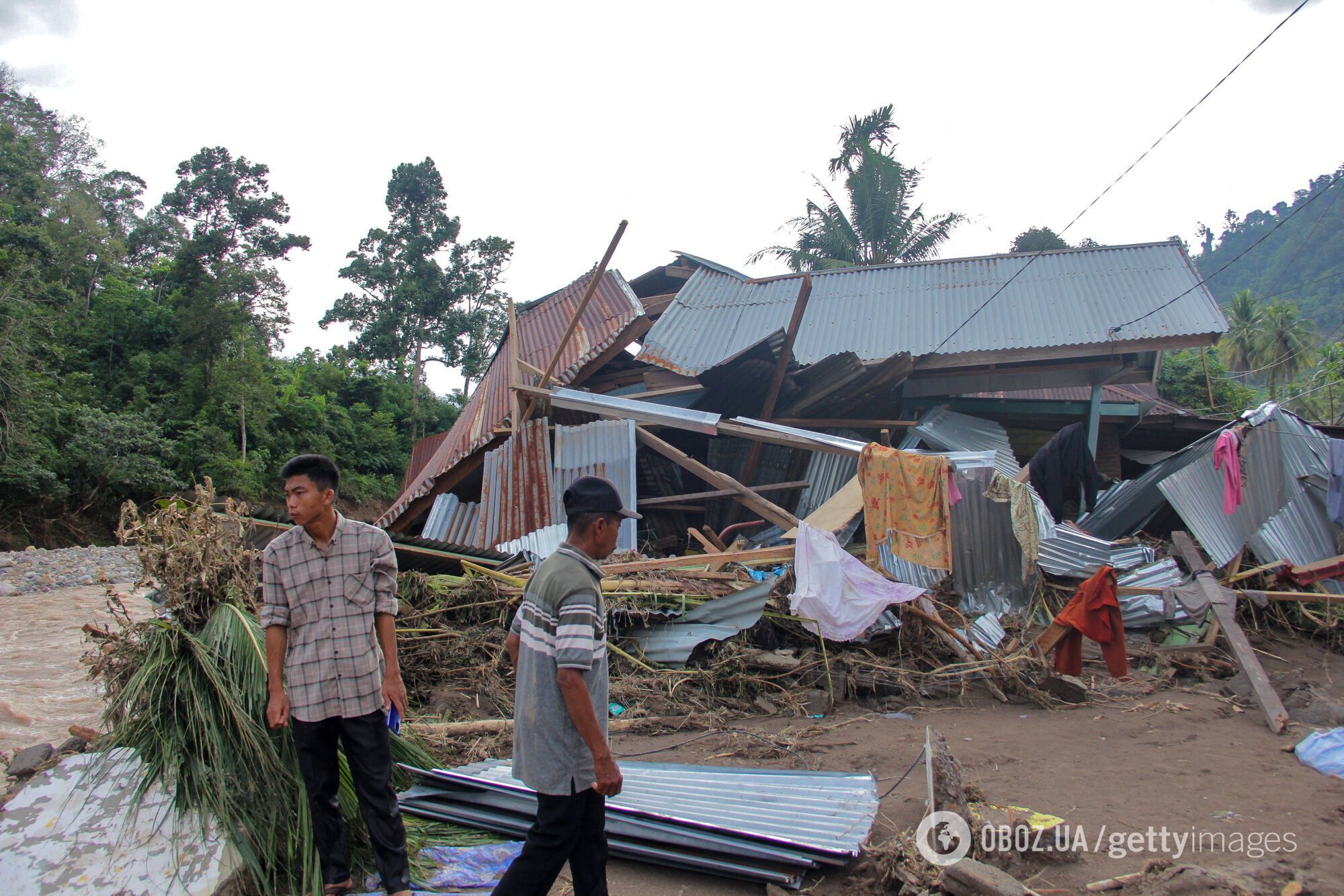 Повінь в Індонезії забрала життя вже 21 людини, понад 80 тисяч людей евакуювали. Фото
