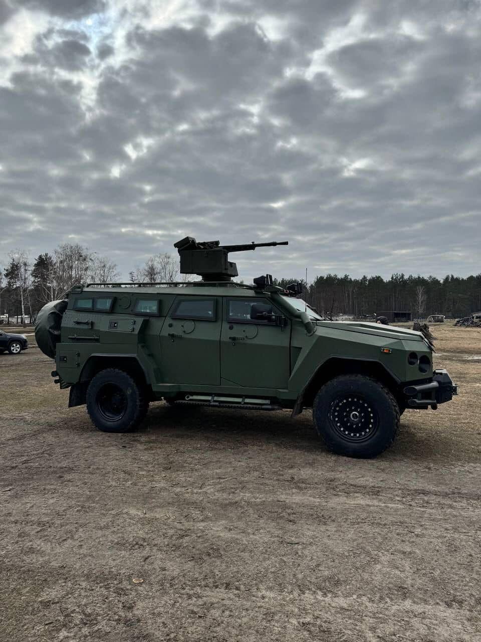 В Украине успешно опробовали новый бронеавтомобиль "Новатор" с боевым модулем. Фото