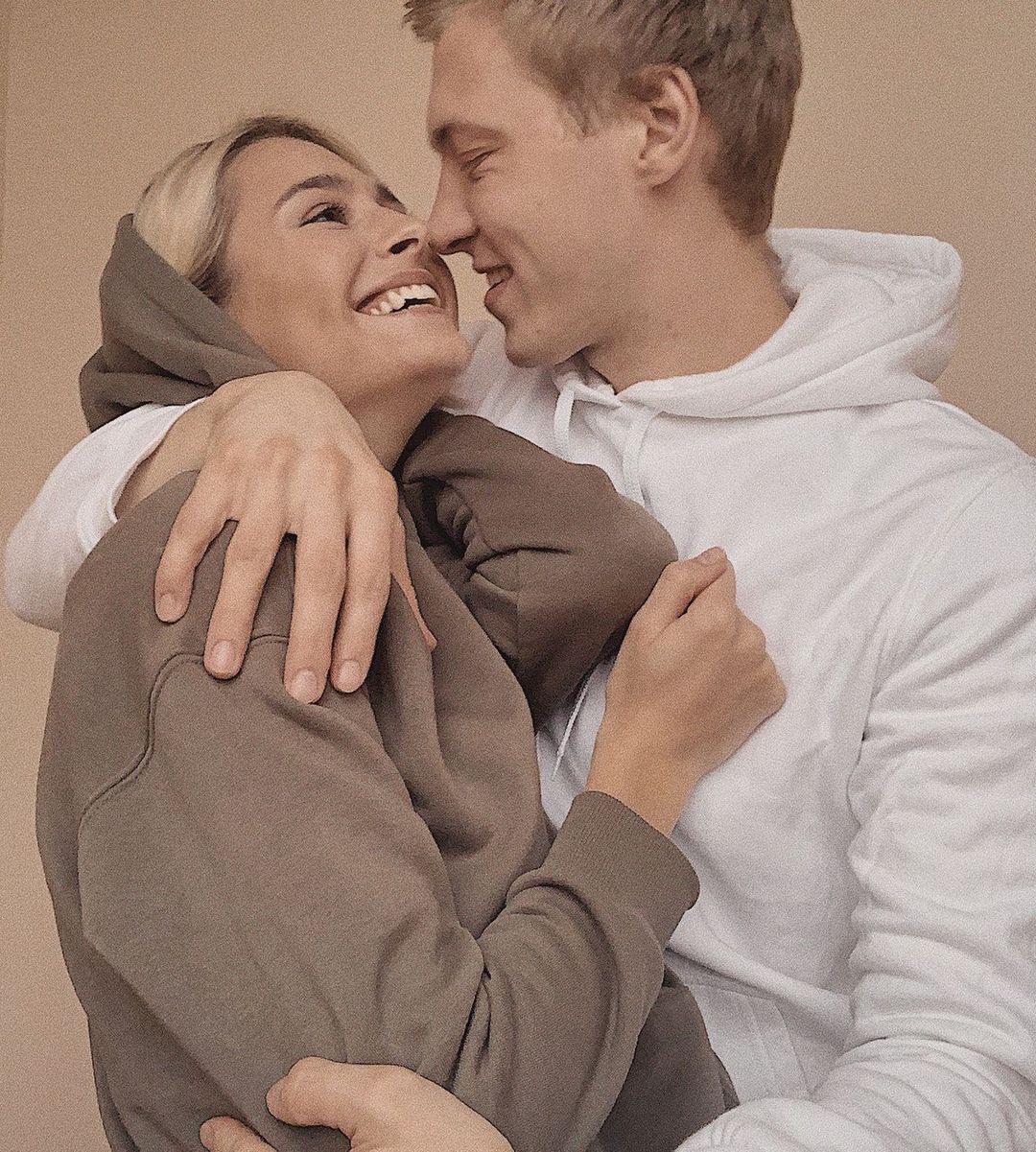 Звезда сериала "Поймать Кайдаша" Григорий Бакланов и актриса Анастасия Цымбалару официально объявили о разводе. Фото пары