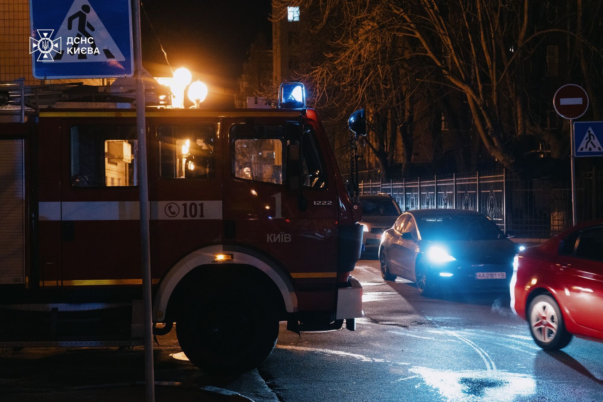 У Києві на Печерську під час пожежі в багатоповерхівці евакуювали 20 осіб. Фото і подробиці