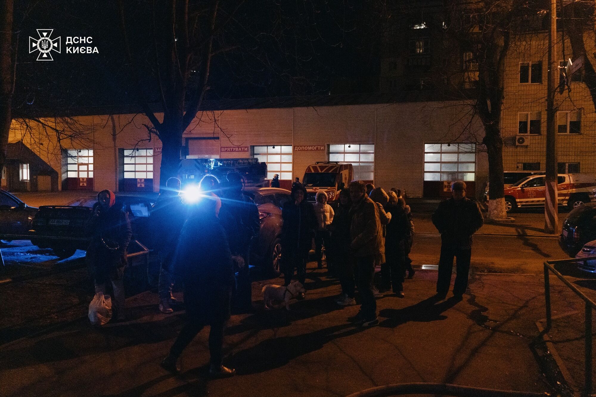 У Києві на Печерську під час пожежі в багатоповерхівці евакуювали 20 осіб. Фото і подробиці