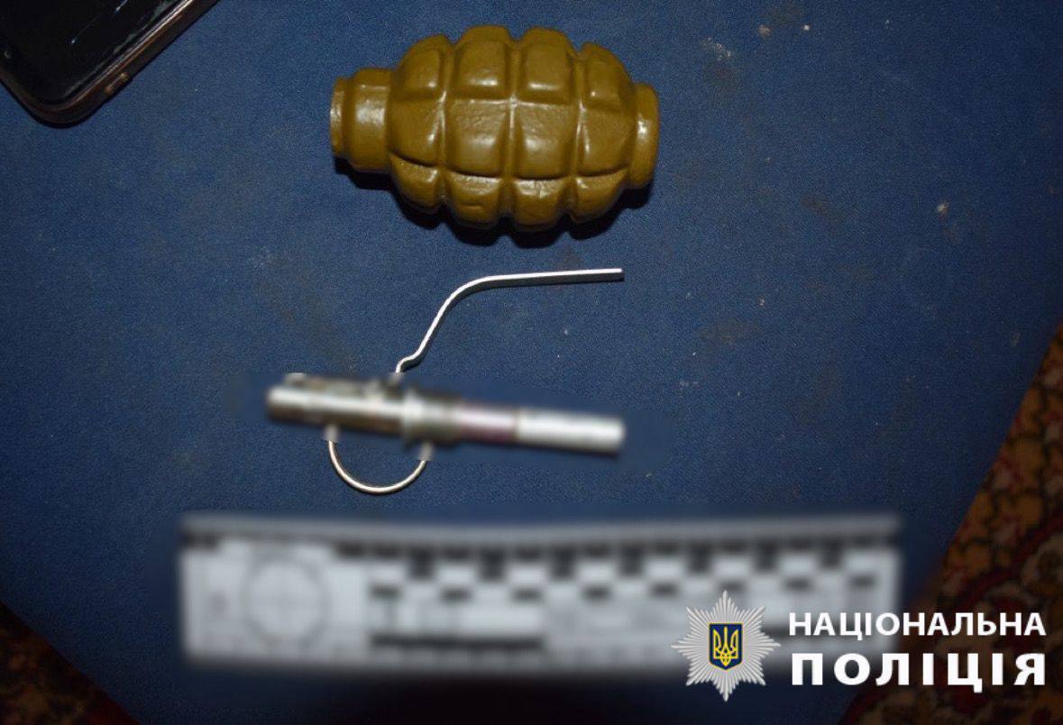 На Київщині чоловік побив та зґвалтував дружину, а потім погрожував поліцейським гранатою