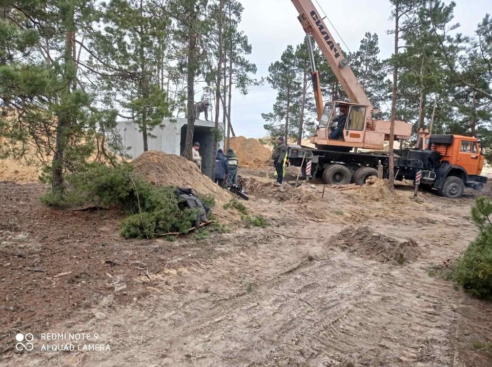 Невибухові загородження і ВОПи: на півночі Рівненщини зводять нові фортифікації. Фото
