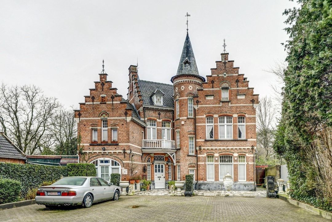 Бельгія та Нідерланди: подорож країнами, межа між якими проходить прямо через будинки