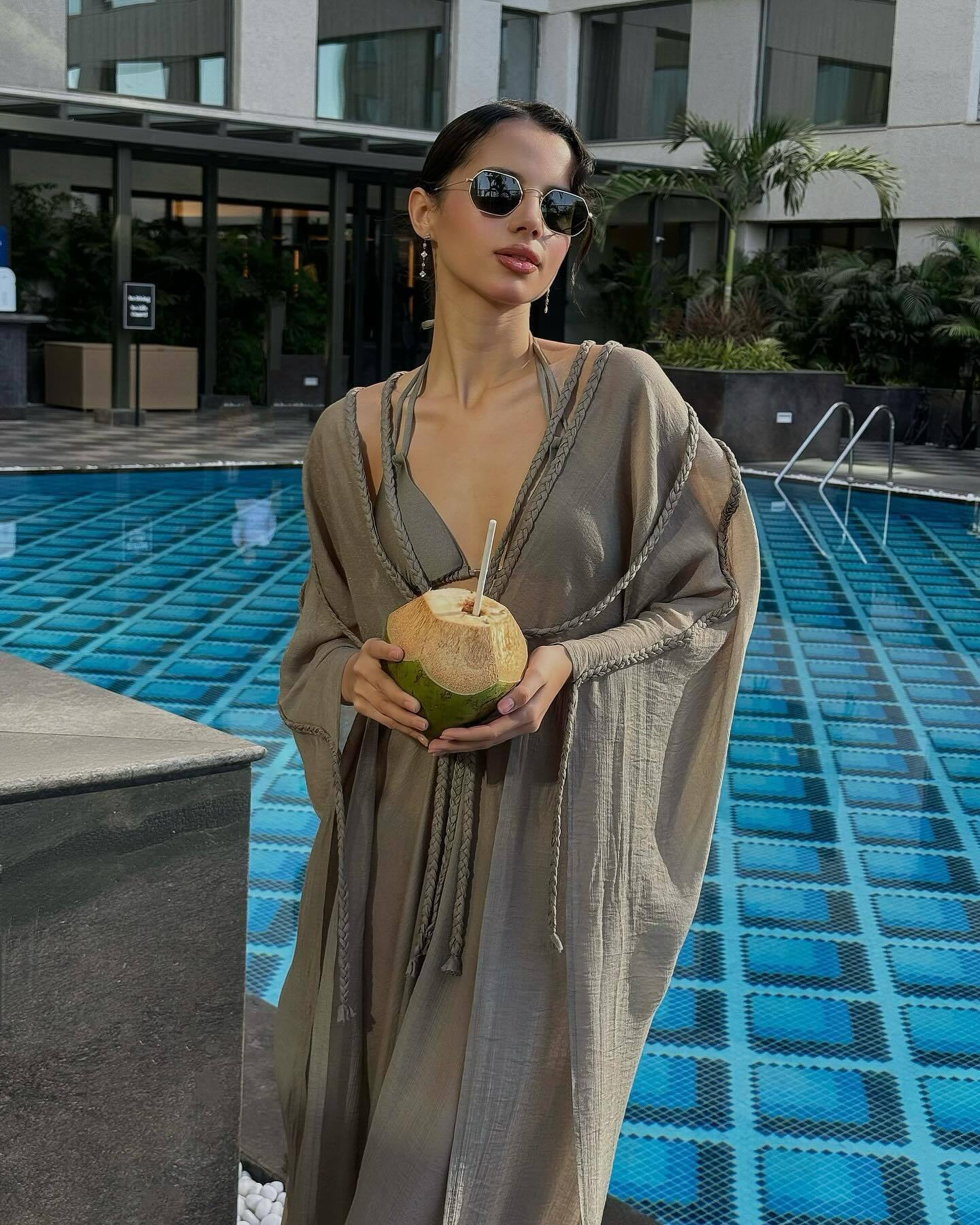 "Мисс Украина" София Шамия показала фото в купальнике и засветила супермодный маникюр