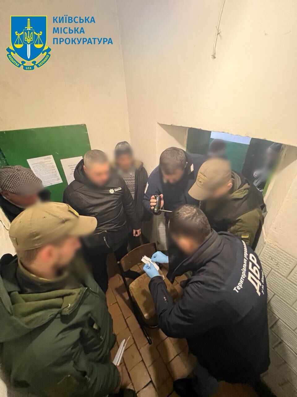 В Киеве разоблачили работника Лукьяновского СИЗО, продававшего арестантам наркотики. Фото