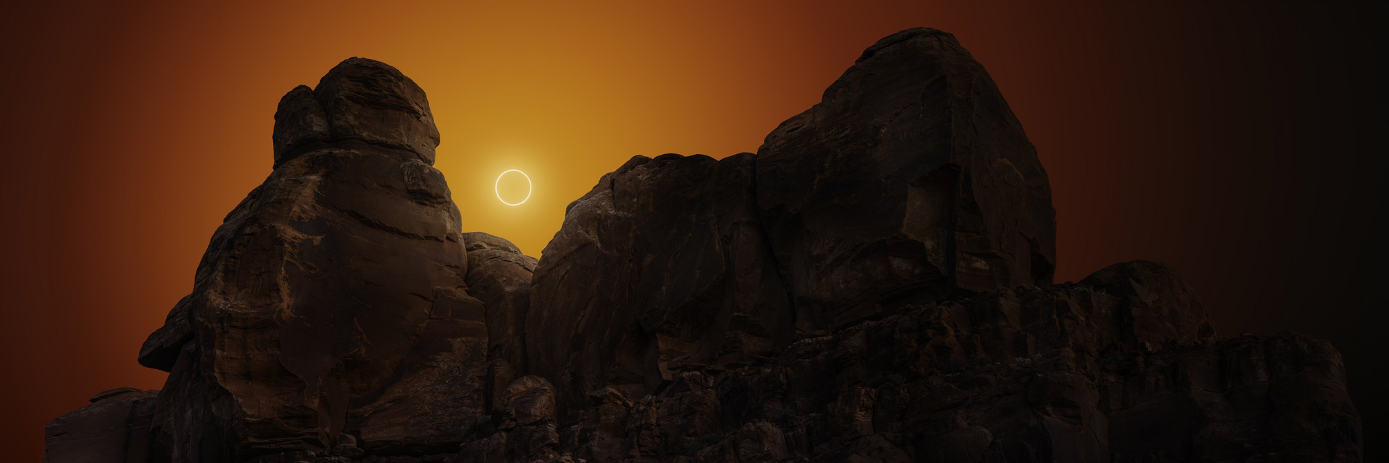 Астрофотограф показав фото сонячного затемнення, яке створювали 5 місяців: це схоже на інший світ