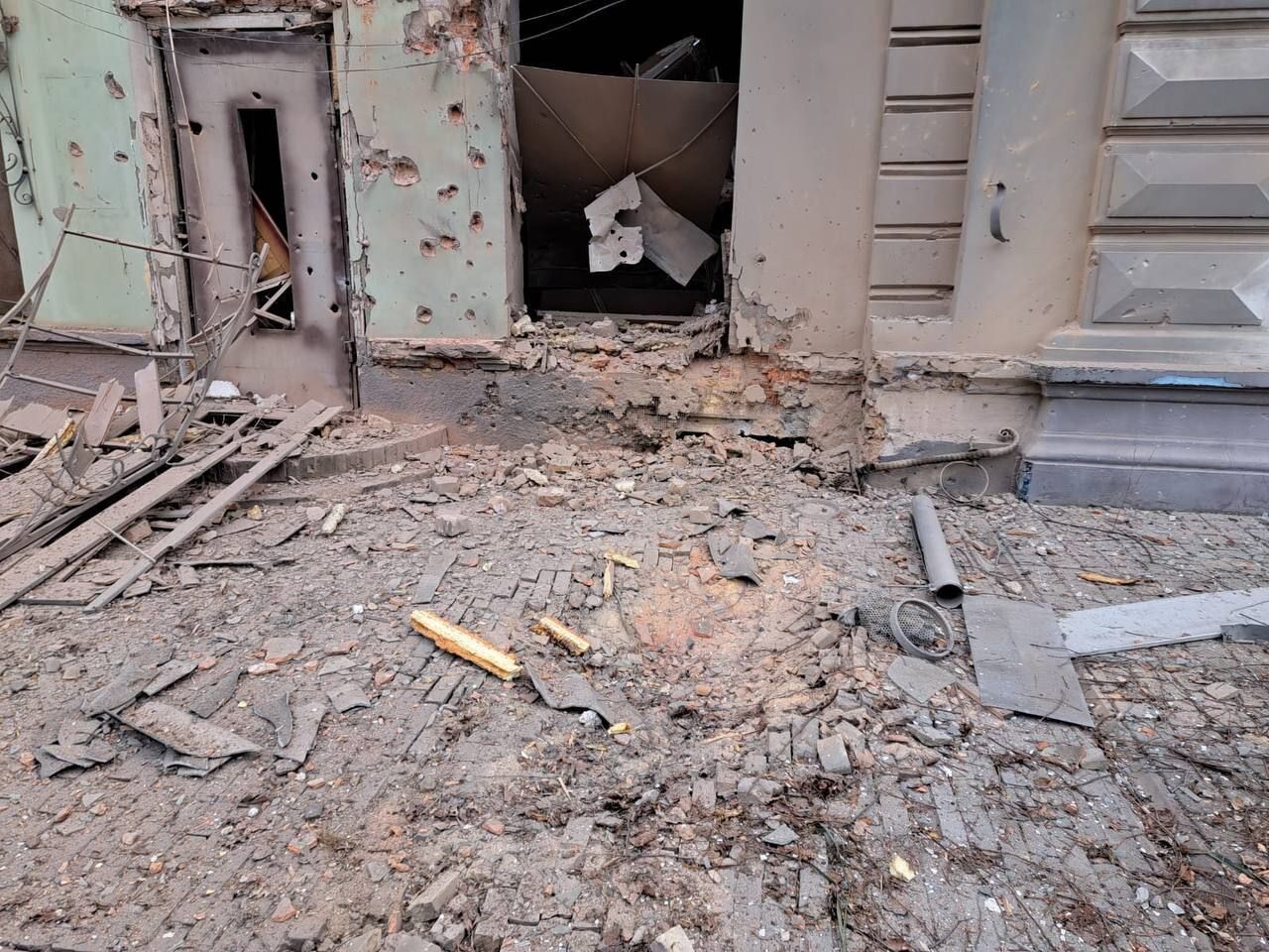 Оккупанты ударили по Никополю, пострадали шесть человек: среди раненых - семилетний мальчик. Фото