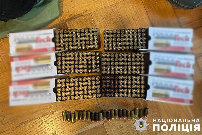 Полицейские Киева перекрыли канал сбыта оружия и боеприпасов: злоумышленники "работали" по всей Украине. Фото и видео