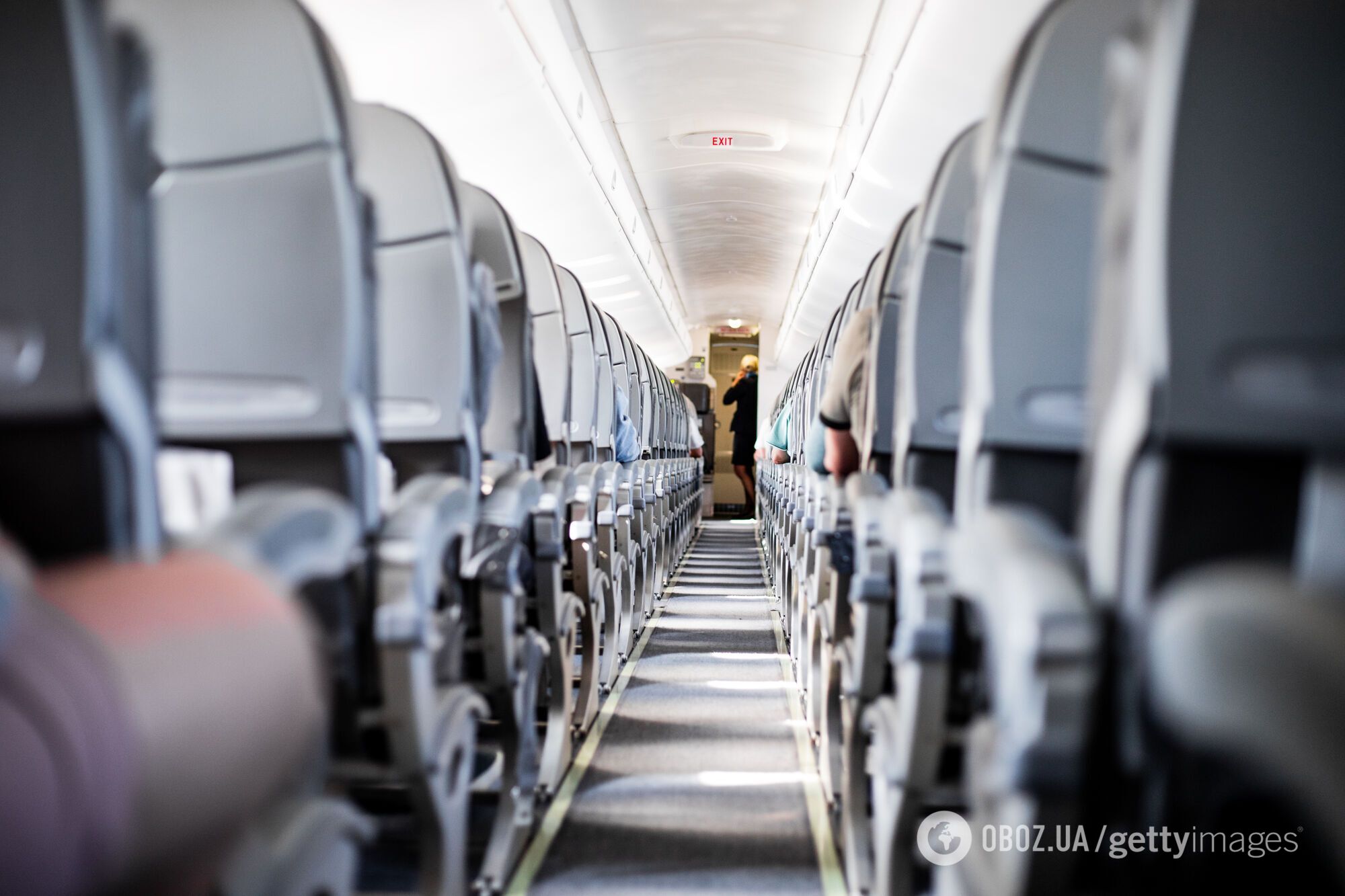 Стюардесса назвала самое грязное место в самолете, к которому туристы "никогда не должны прикасаться"