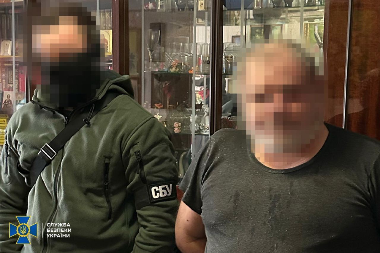 У Миколаєві затримали інформатора окупантів, який збирав інформацію про переміщення техніки ЗСУ. Фото