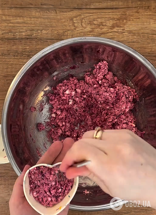 Эффектные розовые кексы из сыра: чем покрасить тесто