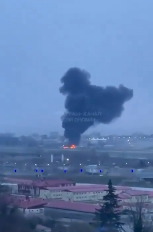 В аеропорту Сочі виднівся чорний дим: в адміністрації заявили, що "все за планом". Відео