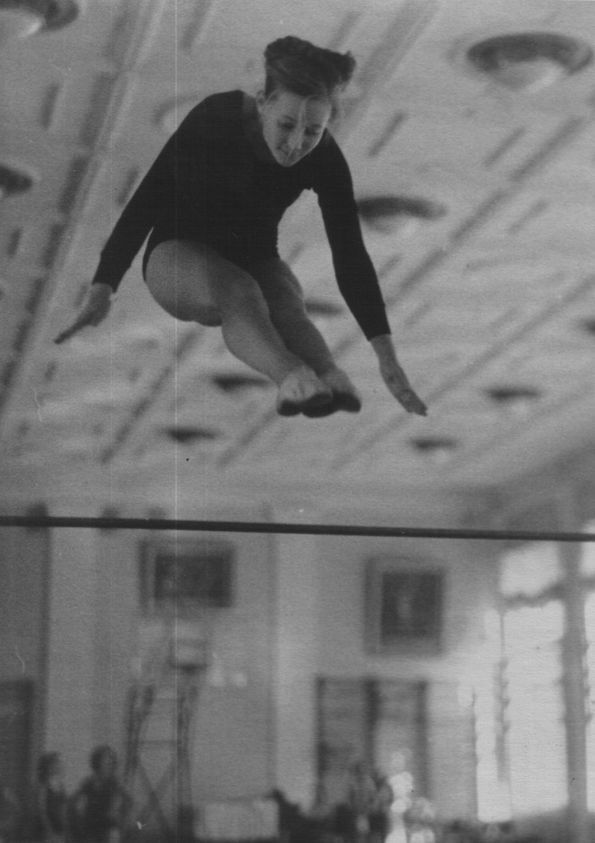 Первую украинскую чемпионку СССР по гимнастике не пустили на ЧМ из-за старости: рекордсменку вывозили на Урал, но она блистала в Киеве