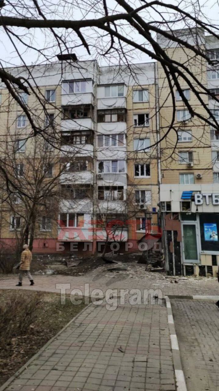 Гремели взрывы, поднялся дым: в Белгородской области продолжаются атаки, россияне паникуют. Фото и видео