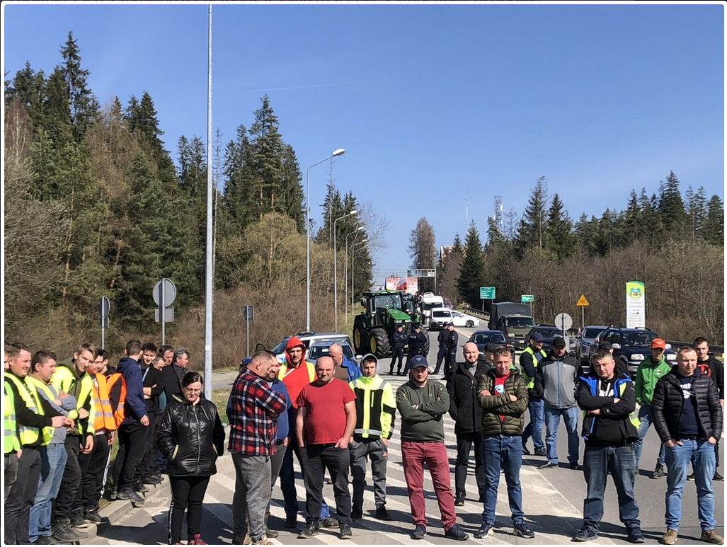 Протестующие планируют проверять каждый грузовик, направляющийся в Польшу