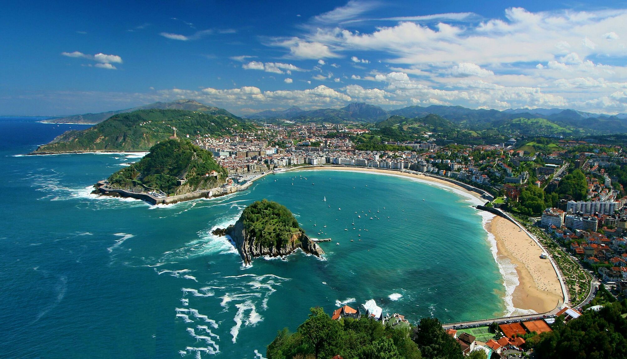 Город в Испании с удивительными пляжами назвали одним из лучших мест для жизни