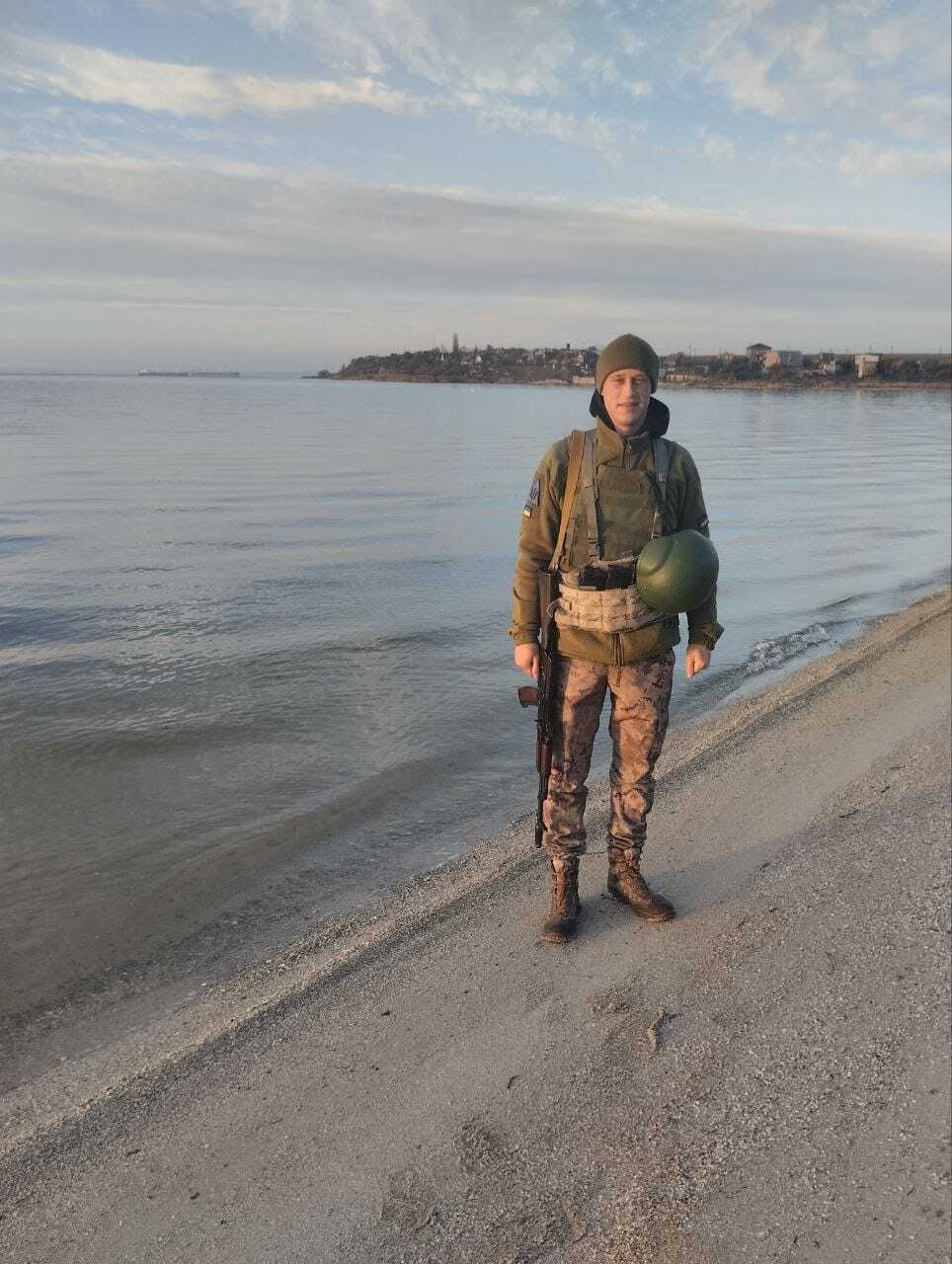 Йому назавжди 22: на Одещині попрощалися з воїном, який загинув у боях на Донеччині. Фото