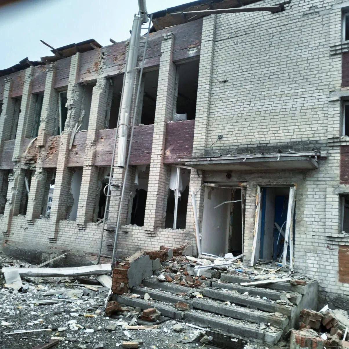 Армія РФ розбомбила центр селища Велика Писарівка на Сумщині: деталі