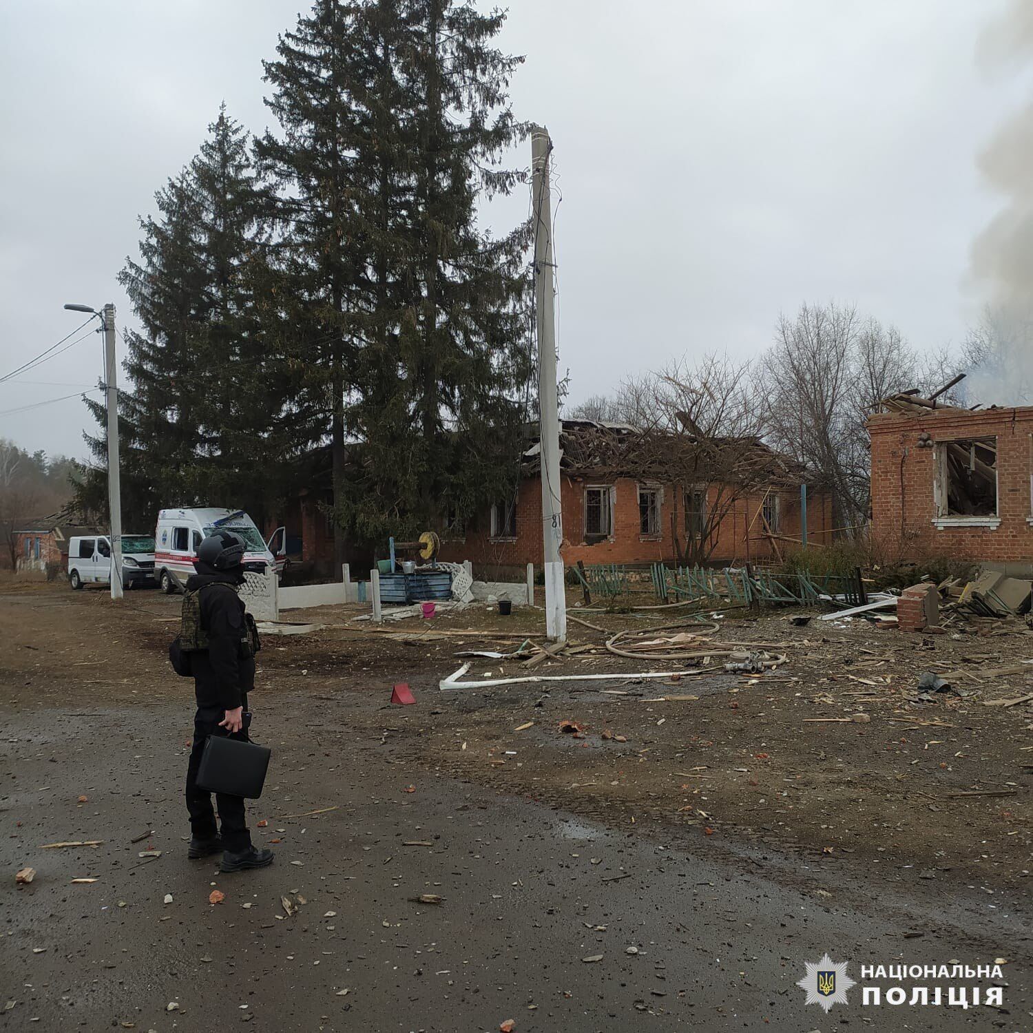 На Харківщині окупанти обстріляли тимчасовий пункт швидкої меддопомоги: є поранені. Фото