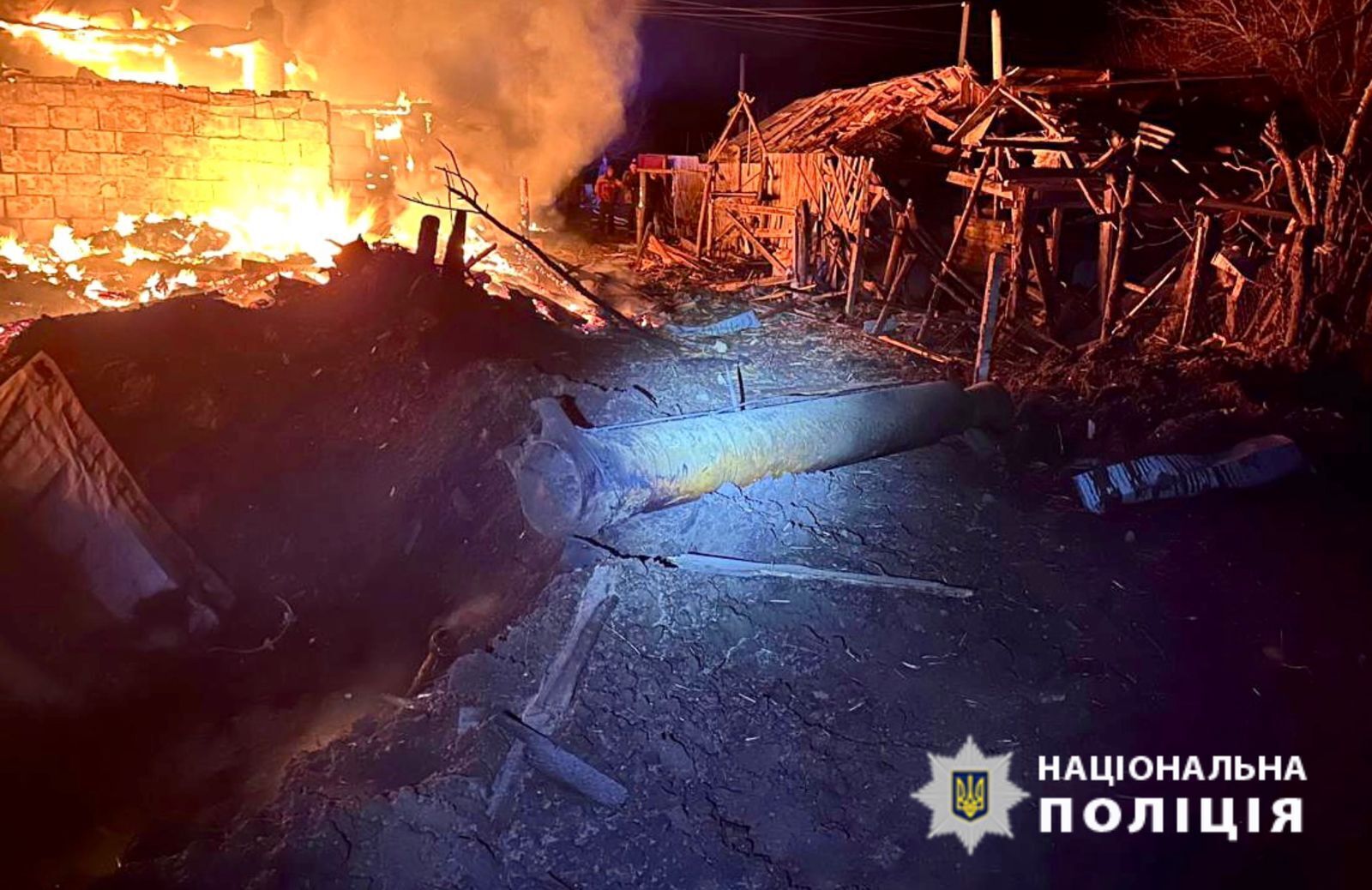 Успели выбежать из горящего дома: на Черниговщине семья чудом выжила во время ракетного удара, но потеряла дом. Фото