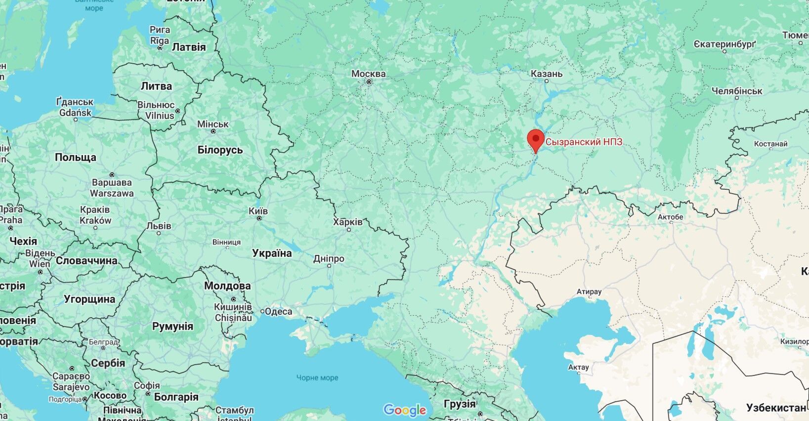 У Росії пожежу на ураженому дронами НПЗ гасили майже добу
