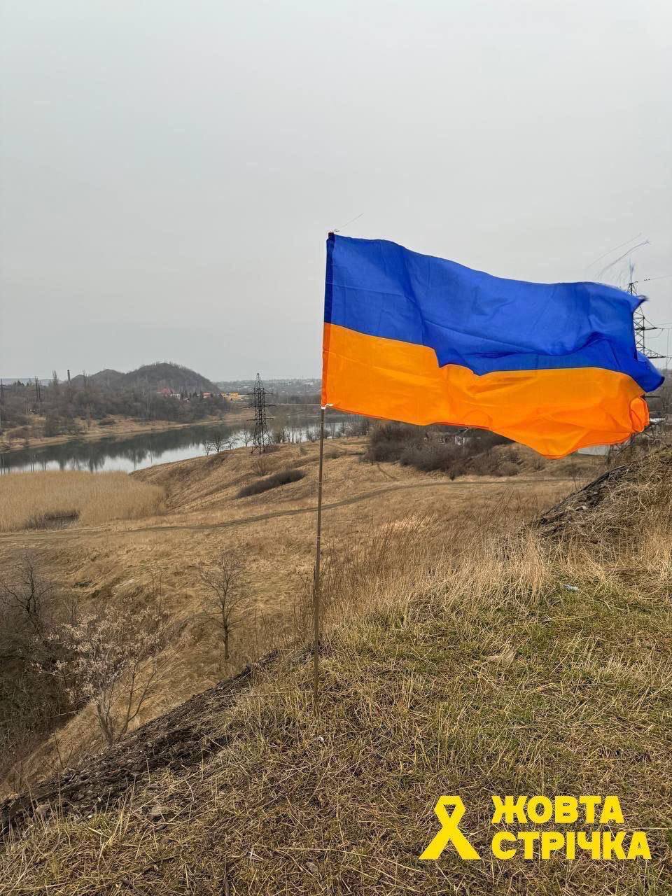 Партизаны подняли флаг Украины в оккупированной Макеевке: фото