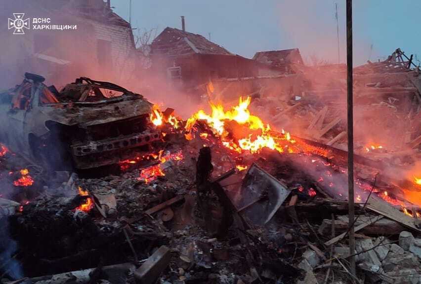 Ворог скинув авіабомби на центр Вовчанська: є поранені. Фото