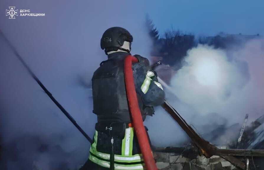 Ворог скинув авіабомби на центр Вовчанська: є поранені. Фото