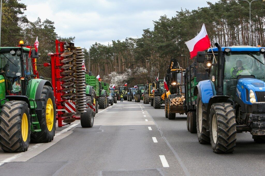 Поляки блокируют дороги тракторами