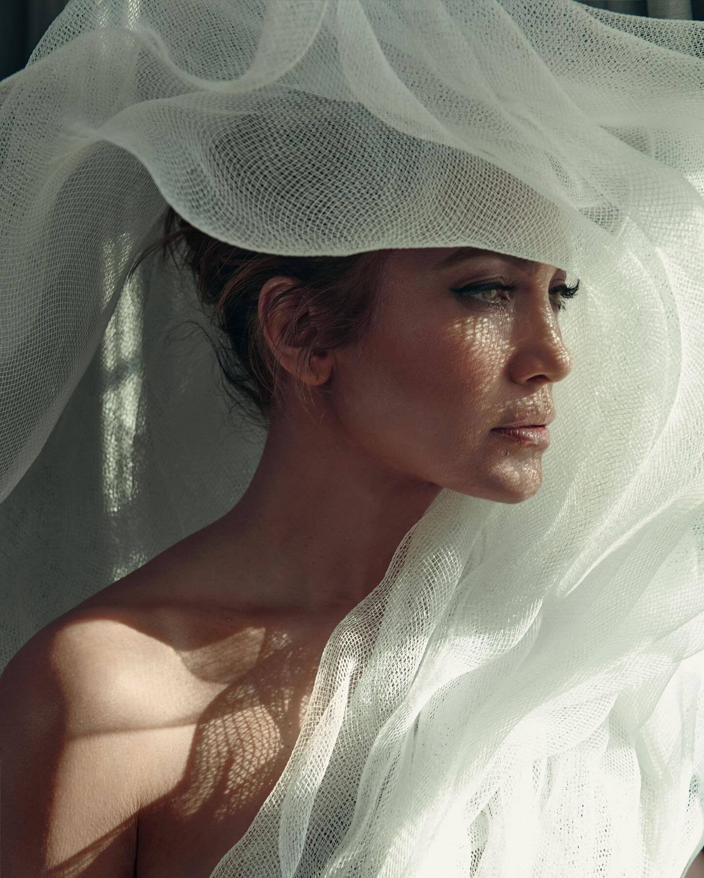 Модна битва. Дженніфер Лопес у сукні від українського бренду повторила один із найкращих образів Оскара 2023