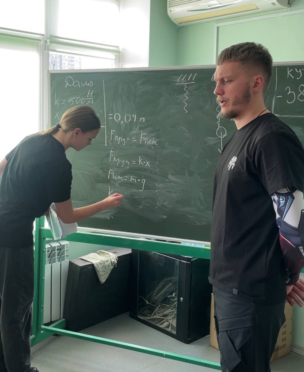 25-летний учитель из Киева озвучил неожиданную причину, почему молодые педагоги не идут работать в школу