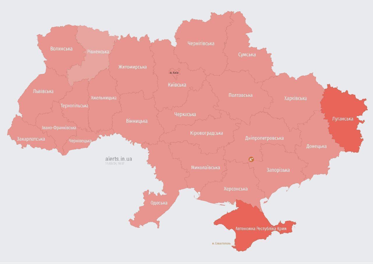 По всей территории Украины объявляли воздушную тревогу из-за угрозы ракетного удара