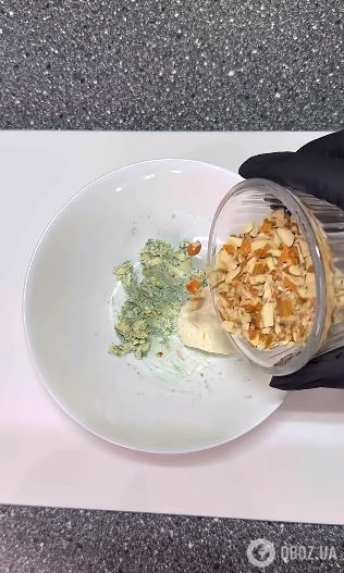 Финики с голубым сыром и хамоном: закуска для настоящих гурманов
