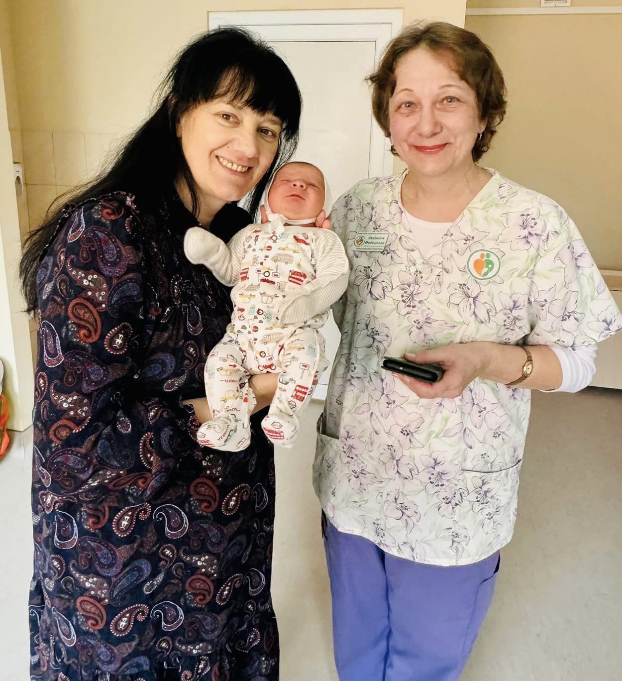 87-річна українка стала бабусею у 105-й раз: з'явились подробиці про родину