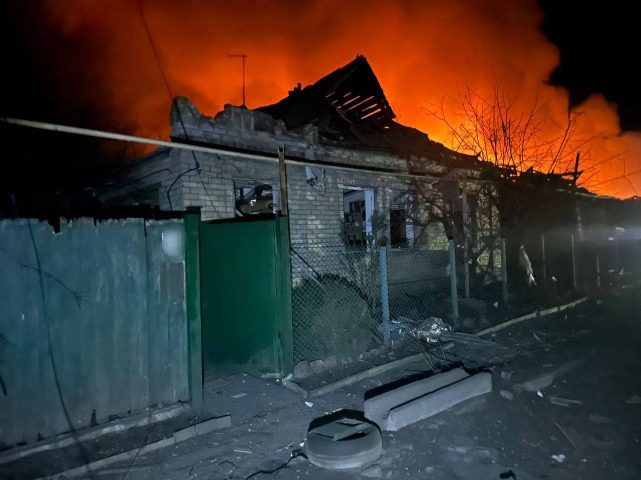 Окупанти вдарили по Селидовому на Донеччині: пошкоджено десятки будинків, є постраждалі. Фото