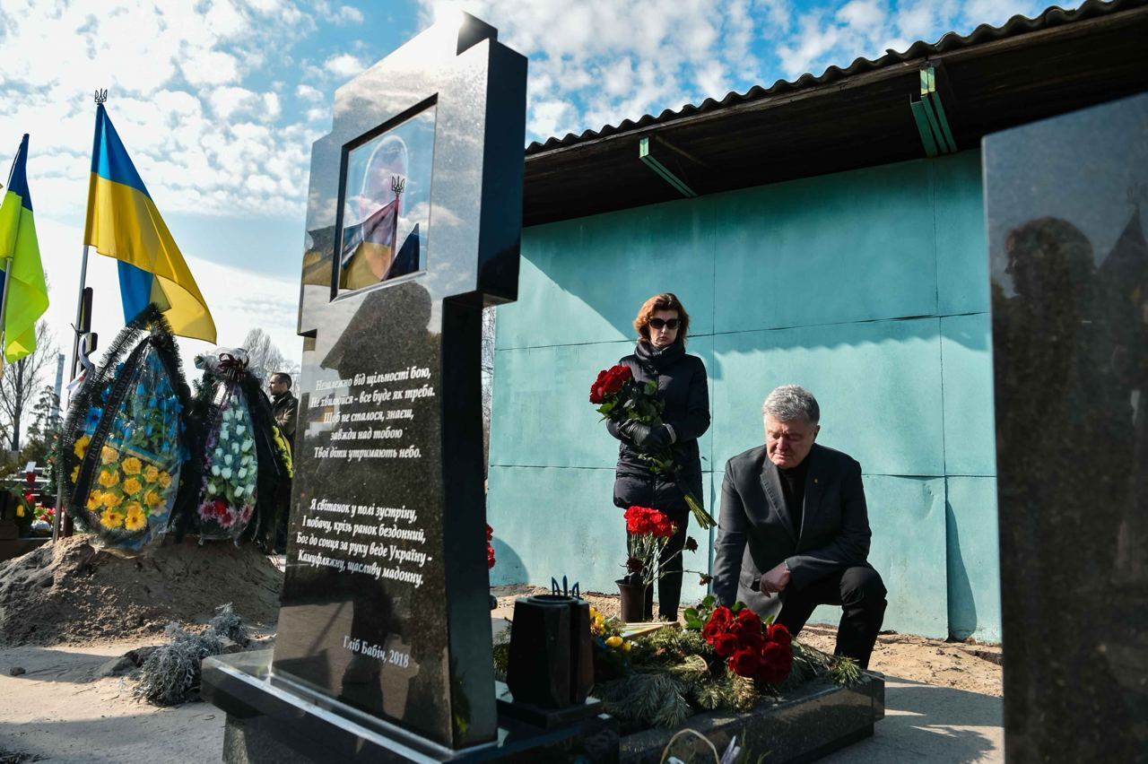 Глебу Бабичу сегодня было бы 55: друзья и побратимы поделились воспоминаниями о погибшем на войне поэте