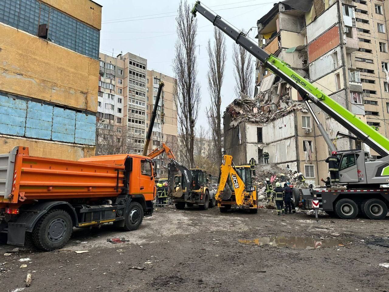 В Одесі внаслідок влучання "Шахеда" зруйновано 9-поверхівку: загинуло 12 людей, серед них – п'ятеро дітей. Усі деталі