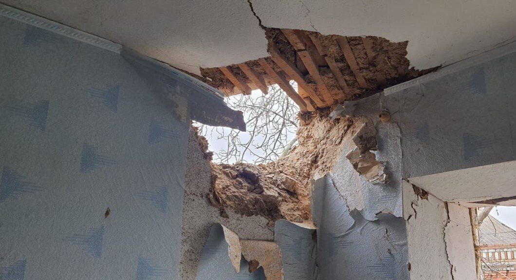 Россияне обстреляли Никопольский район: повреждены жилые дома, пострадали люди. Фото