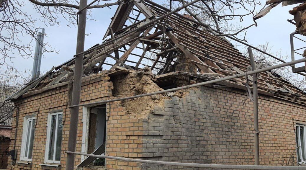 Россияне обстреляли Никопольский район: повреждены жилые дома, пострадали люди. Фото