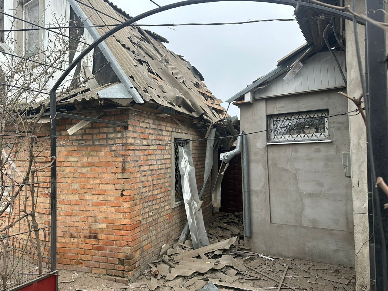 Росіяни обстріляли Нікопольський район: пошкоджено житлові будинки, постраждали люди. Фото