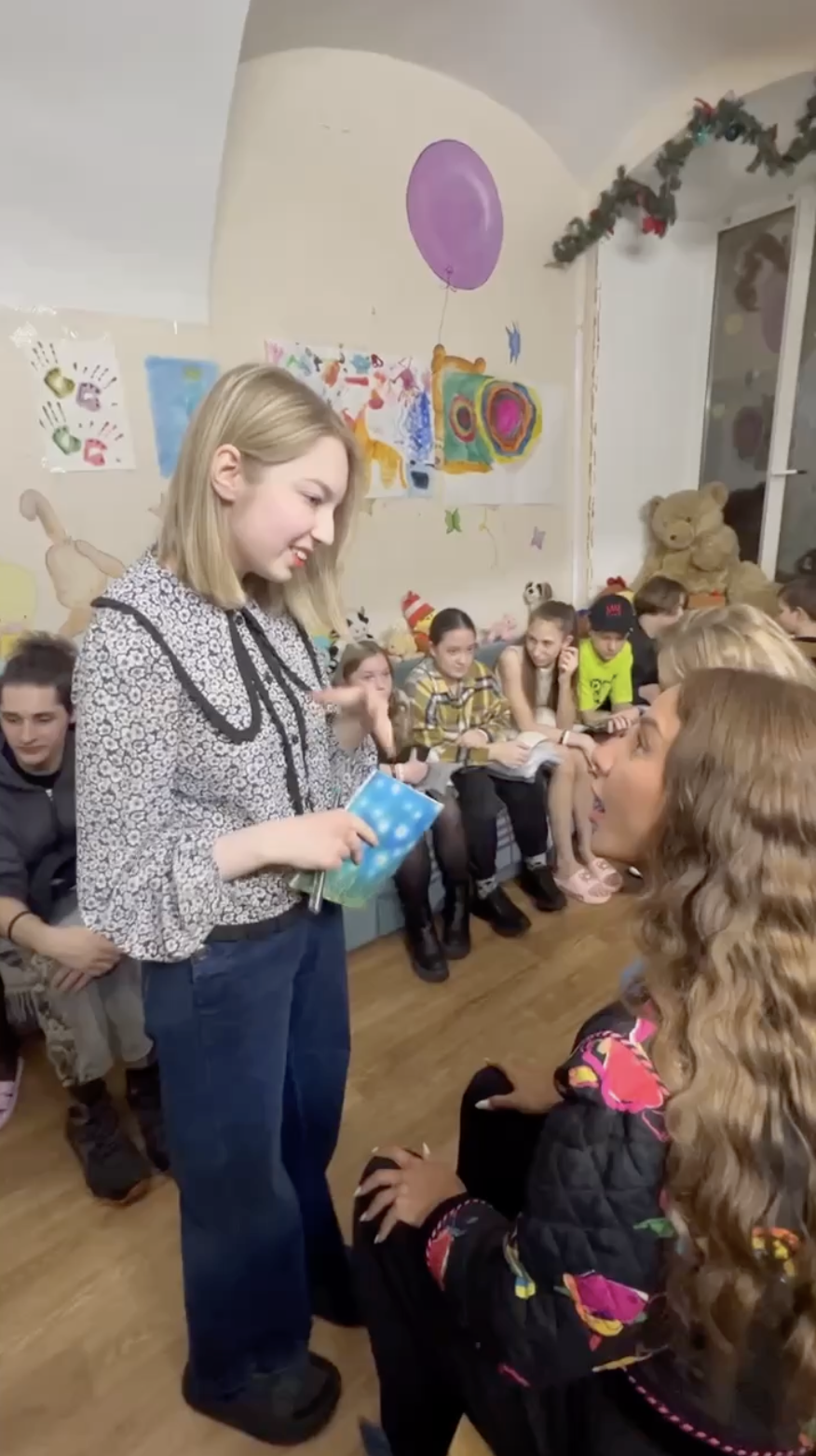 Украинская певица-предательница перевела сумасшедшую сумму фонду, который ворует детей из оккупированного Донецка и перевозит их в Россию