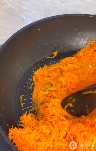 Яркий и вкусный морковный рулет: отличное блюдо как на каждый день, так и на праздничный стол.